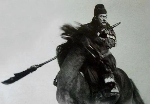 双融网 正史里关羽用什么兵器?并非青龙偃月刀